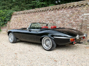 Image 32/50 of Jaguar E-Type V12 (1974)