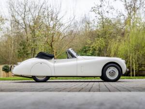 Image 48/50 of Jaguar XK 120 DHC (1953)