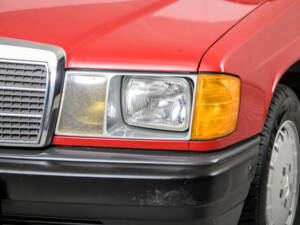 Bild 22/50 von Mercedes-Benz 190 D 2.2 (1984)