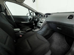 Bild 8/48 von Peugeot 308 1.6 VTi 120 Break (2008)