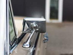 Immagine 61/135 di Lincoln Continental Convertible (1965)