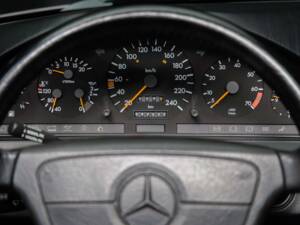 Image 21/43 of Mercedes-Benz 300 SL (1992)