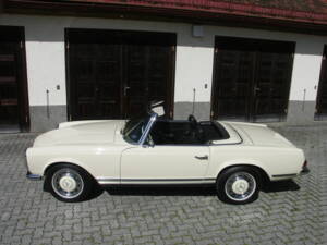 Image 36/40 of Mercedes-Benz 280 SL (1969)