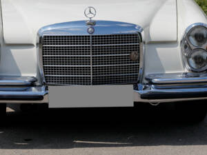 Image 16/50 of Mercedes-Benz 280 SE 3,5 (1970)