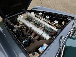 Image 13/24 of Aston Martin DB 6 Volante (1967)