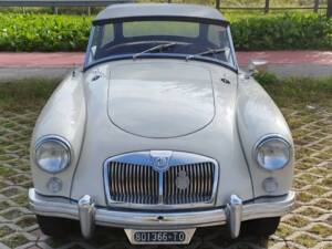 Image 2/4 of MG MGA 1600 (1959)