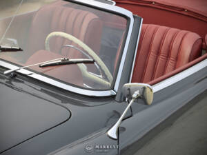 Image 22/59 of Mercedes-Benz 190 SL (1958)