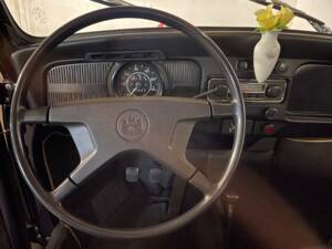 Immagine 6/17 di Volkswagen Maggiolone 1302 LS (1972)