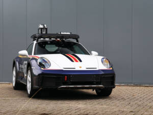 Image 13/74 of Porsche 911 Dakar (2023)