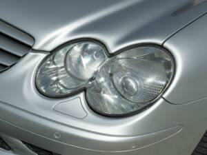 Image 16/50 of Mercedes-Benz SL 55 AMG (2002)