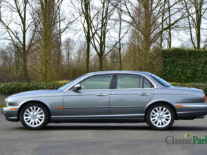 Image 2/50 of Jaguar XJ 8 3.5 (2003)