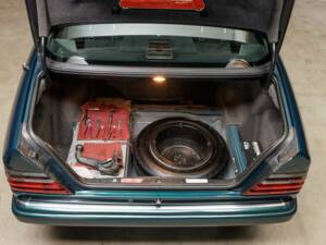 Bild 33/40 von Mercedes-Benz E 220 (1995)