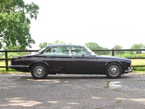 Afbeelding 2/21 van Daimler Double Six Vanden Plas (1973)