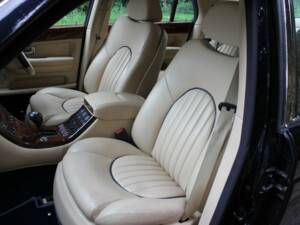 Image 13/17 de Bentley Arnage Red Label (2001)