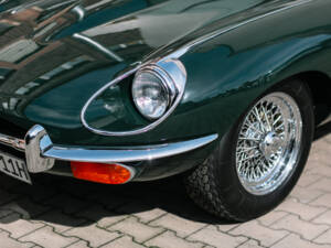 Image 6/63 de Jaguar E-Type (1969)