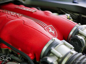Image 27/85 de Ferrari California (2010)