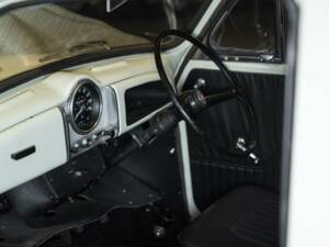 Image 23/44 of Morris Minor 1000 Traveller (1968)