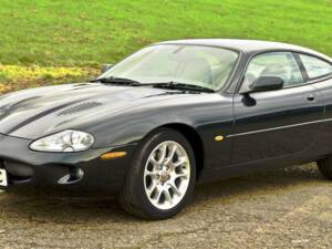 Immagine 2/50 di Jaguar XKR (2000)