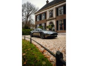 Imagen 3/50 de Aston Martin DB 11 V12 (2017)