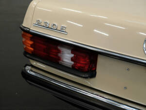 Image 7/24 of Mercedes-Benz 230 E (1982)