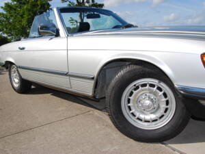 Image 16/96 de Mercedes-Benz 280 SL (1982)