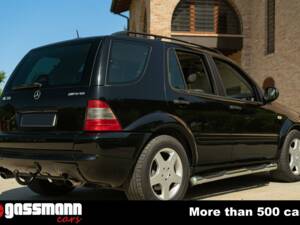 Image 7/15 of Mercedes-Benz ML 55 AMG (2000)