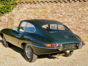 Imagen 2/50 de Jaguar E-Type 4.2 (1966)