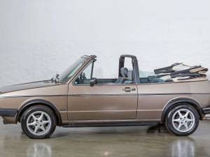 Imagen 3/20 de Volkswagen Golf Mk I Convertible 1.8 (1989)