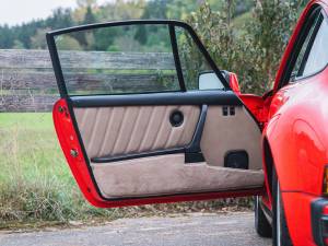 Image 23/34 of Porsche 911 Carrera 3.2 (1986)