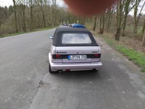 Bild 3/4 von Volkswagen Golf I Cabrio 1.8 (1993)
