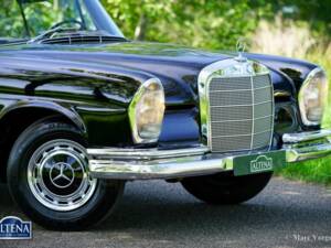 Image 4/52 de Mercedes-Benz 220 SE b (1963)