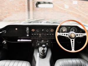 Bild 33/50 von Jaguar E-Type (2+2) (1966)