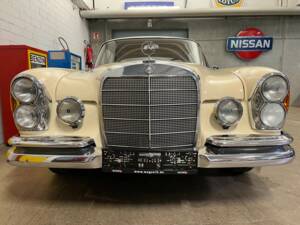 Image 3/15 of Mercedes-Benz 220 SE b (1965)