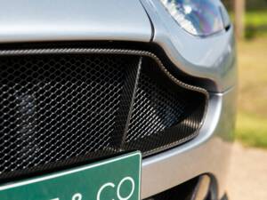 Image 18/50 of Aston Martin V12 Vantage S (2015)