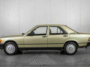 Image 9/50 de Mercedes-Benz 190 E (1986)