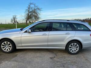 Image 10/27 of Mercedes-Benz E 200 CDI BlueEFFICIENCY T (2010)