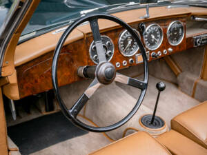 Image 24/50 of Aston Martin DB 2&#x2F;4 Mk I DHC (1954)