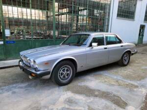 Immagine 3/39 di Jaguar XJ 6 4.2 (1982)