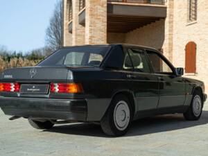 Immagine 5/45 di Mercedes-Benz 190 E (1989)