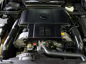 Imagen 28/41 de Mercedes-Benz SL 500 (1997)