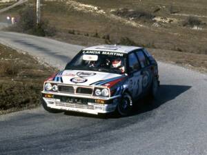Image 27/28 of Lancia Delta HF Integrale Evoluzione I (1991)