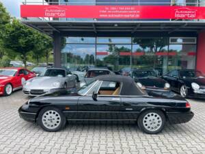 Immagine 5/18 di Alfa Romeo 2.0 Spider (1993)