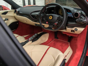 Afbeelding 22/25 van Ferrari F8 Tributo (2021)
