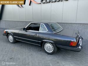 Image 2/10 of Mercedes-Benz 560 SL (1989)