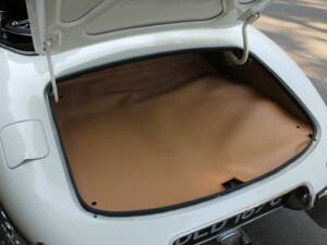 Image 18/18 of Jaguar E-Type 4.2 (1965)