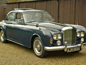 Image 2/50 of Bentley S 3 Continental Flying Spur (1963)