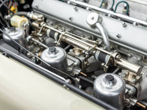 Immagine 19/57 di Aston Martin DB 6 Volante (1969)