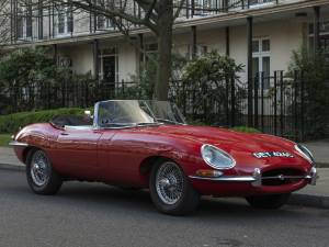 Image 2/25 of Jaguar E-Type 4.2 (1965)