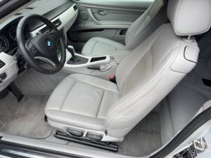 Bild 9/23 von BMW 320i (2009)