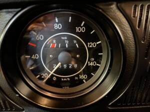 Immagine 7/17 di Volkswagen Maggiolone 1302 LS (1972)